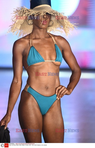 Pokazy Miami Swim Week 2021