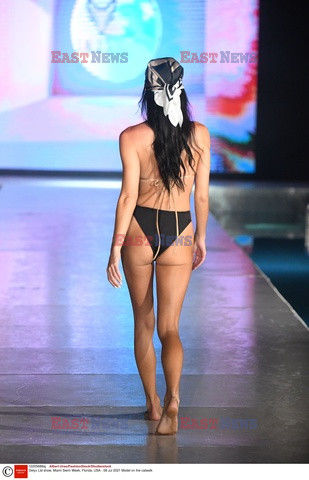 Pokazy Miami Swim Week 2021