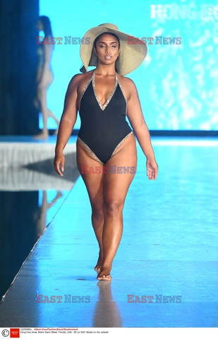 Pokazy Miami Swim Week 2021