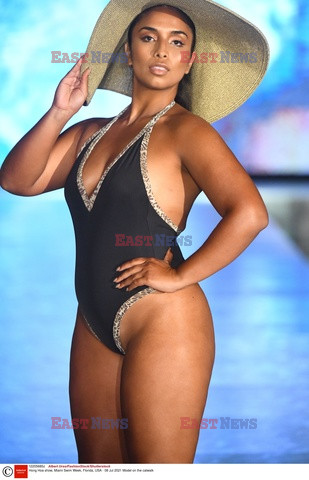 Pokazy Miami Swim Week 2021