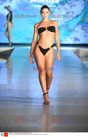 Pokazy Miami Swim Week 2021