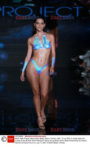 Pokazy Miami Swim Week 2021