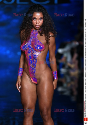 Pokazy Miami Swim Week 2021