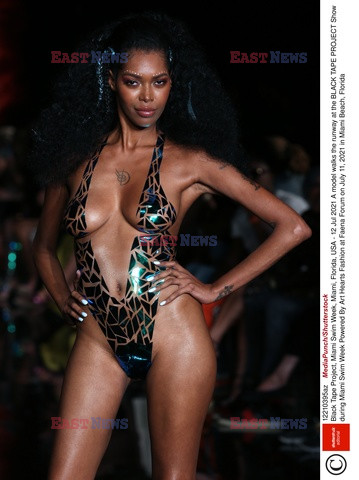 Pokazy Miami Swim Week 2021