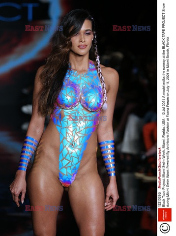 Pokazy Miami Swim Week 2021