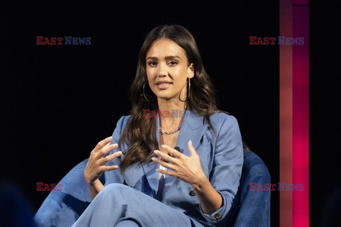 Jessica Alba i Ashton Kutcher na prezentacji AT&T 5G