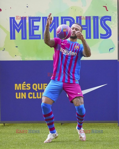 Memphis Depay podpisał kontrakt z Barceloną