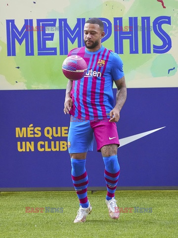 Memphis Depay podpisał kontrakt z Barceloną