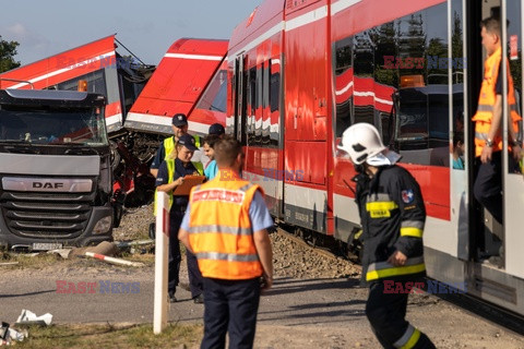 Kolbaskowo-Smolecin wypadek na przejeździe kolejowym pociągu z tirem