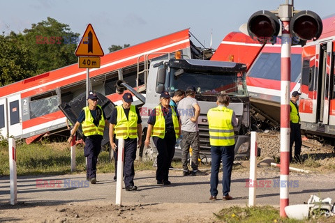 Kolbaskowo-Smolecin wypadek na przejeździe kolejowym pociągu z tirem