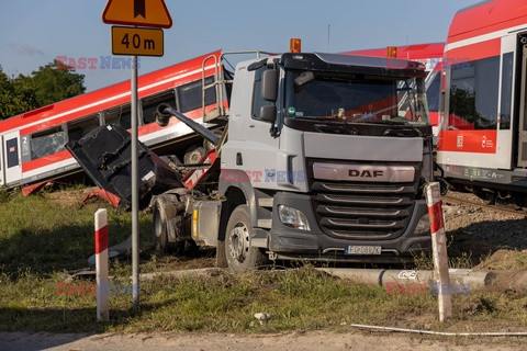 Kolbaskowo-Smolecin wypadek na przejeździe kolejowym pociągu z tirem