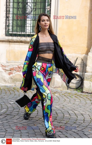 Street fashion na pokazach Feeric Fashion Week 2021 w Transylwanii