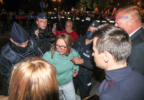 Protest przed Sejmem po przegłosowaniu lex anty-tvn