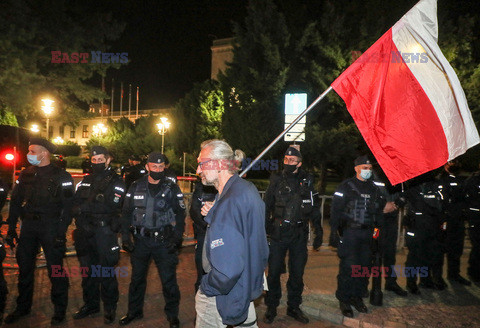 Protest przed Sejmem po przegłosowaniu lex anty-tvn