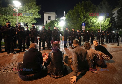 Protest przed Sejmem po przegłosowaniu lex anty-tvn