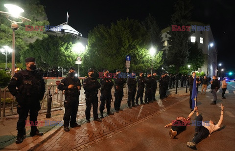 Protest przed Sejmem po przegłosowaniu lex anty-tvn