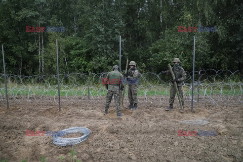 Budowa płotu na granicy polsko-białoruskiej
