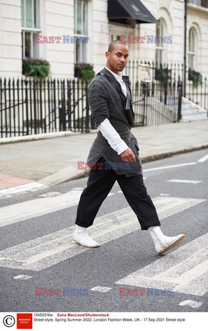Street fashion na Tygodniu Mody w Londynie - lato 2022