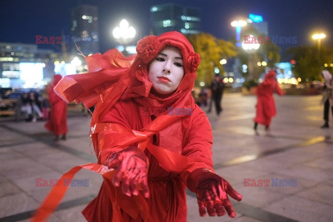 Czerwone Wdowy na placu Defilad