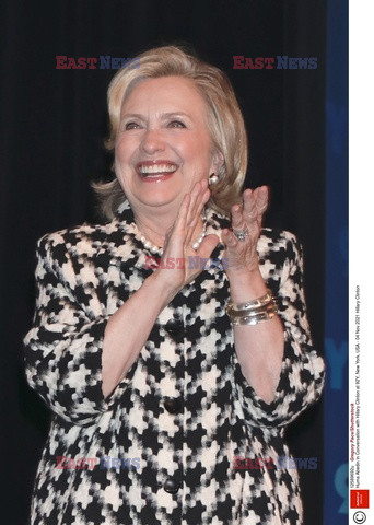 Hillary Clinton w centrum 92Y