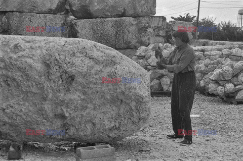 Magdalena Abakanowicz i jej rzeźby