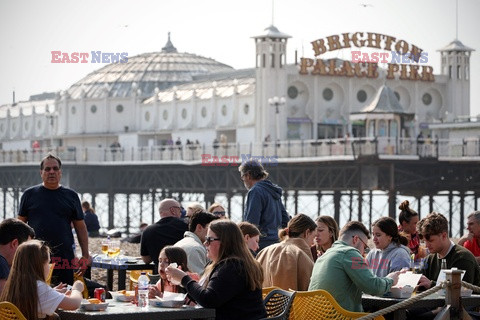 Stoiska z rybą i frytkami w Brighton