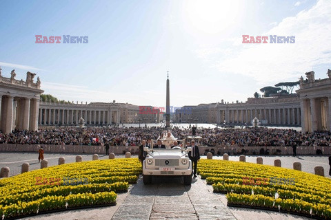 Audiencja generalna w Watykanie - pierwsza po 2 latach na placu św. Piotra