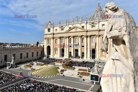 Audiencja generalna w Watykanie - pierwsza po 2 latach na placu św. Piotra