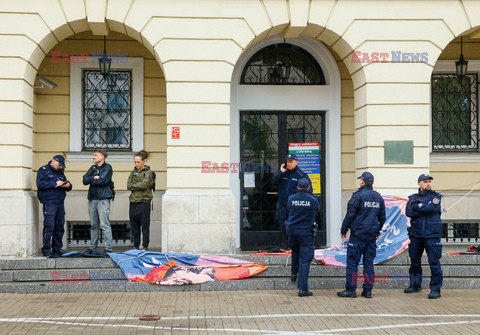 Akcja Greenpeace przed amasadą Węgier