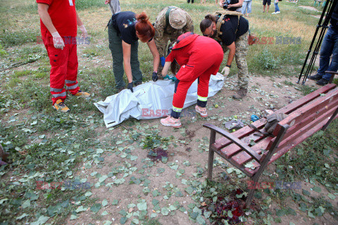 Wojna w Ukrainie - Ofiary ataku rakietowego na dzielnice mieszkalne Charkowa