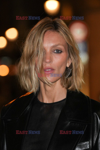 Anja Rubik na tygodniu mody w Paryżu