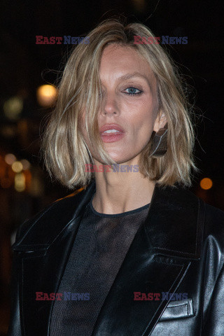 Anja Rubik na tygodniu mody w Paryżu