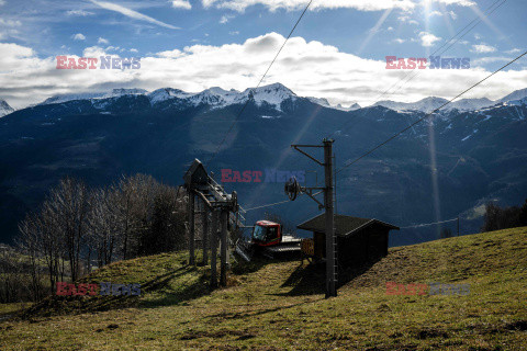 Pozamykane kurorty narciarskie we Francji - AFP