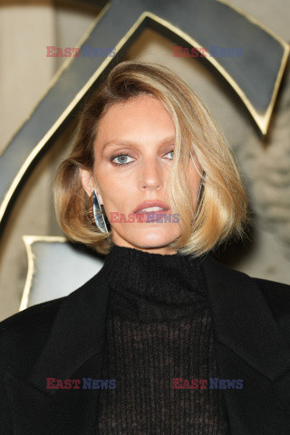 Anja Rubik na pokazie Saint Laurenta