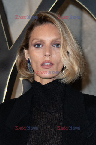 Anja Rubik na pokazie Saint Laurenta