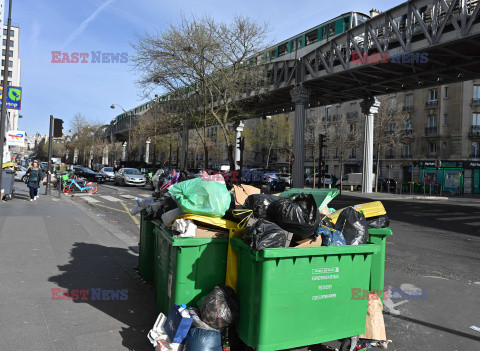 Strajk śmieciarzy w Paryżu