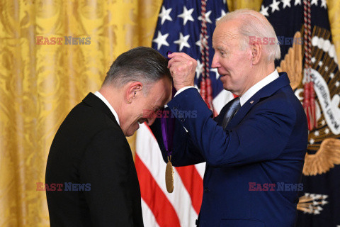 Prezydent Biden wręczył Narodowe Medale Sztuk