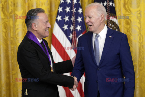 Prezydent Biden wręczył Narodowe Medale Sztuk