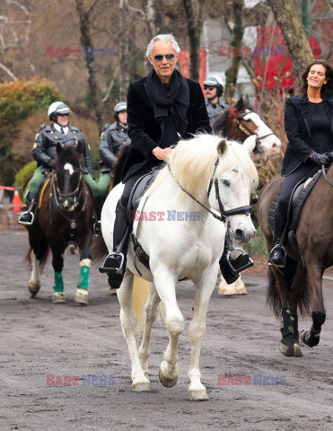 Andrea Bocelli na koniu