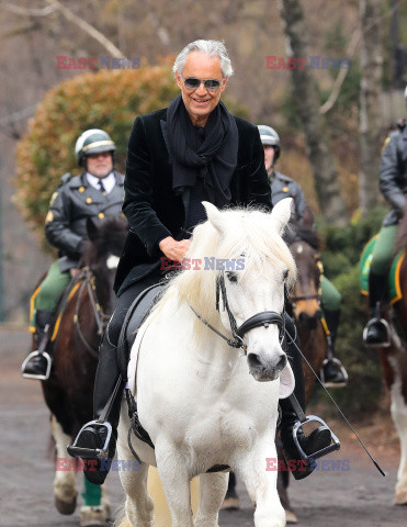 Andrea Bocelli na koniu