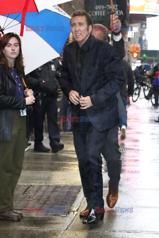 Nicolas Cage w deszczu