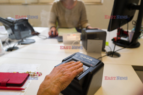 We francuskim urzędzie identyfikuje sięosoby na podstawie odcisku dłoni