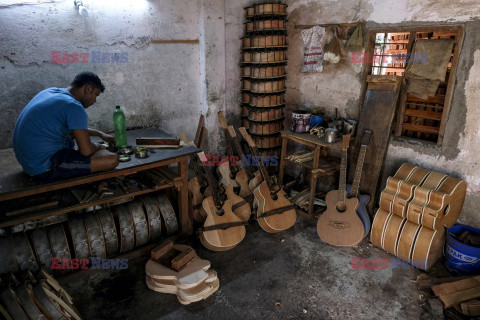 Produkcja gitar w Kalkucie