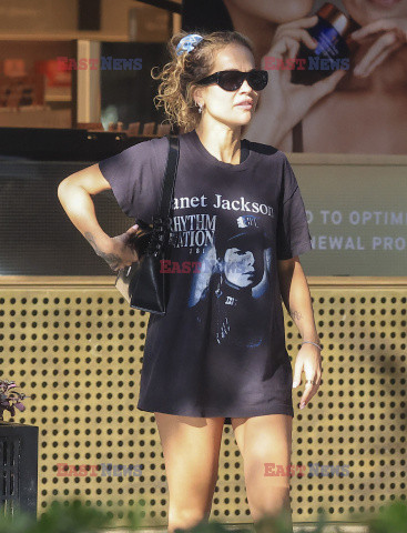 Rita Ora w koszulce z wizerunkiem Janet Jackson