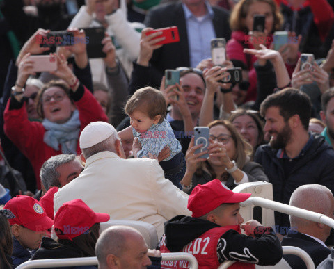 Papież Franciszek podczas audiencji generalnej