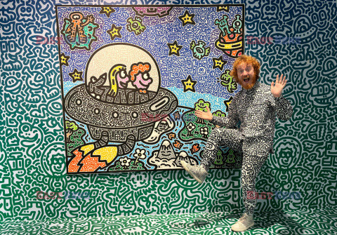 Mr. Doodle maluje ufo