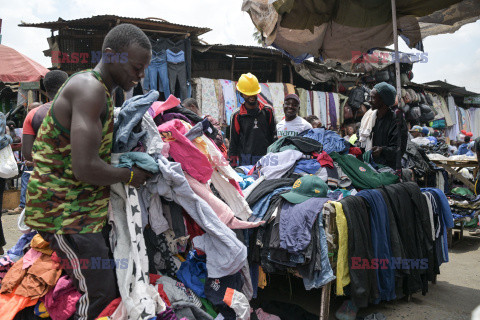 Targ używanej odzieży w Kenii