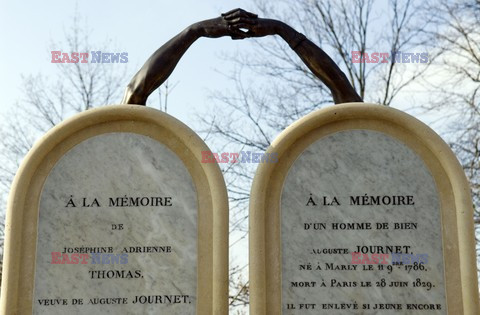 Cmentarz Pere Lachaise w Paryżu - Eyevine