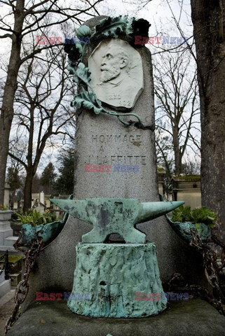 Cmentarz Pere Lachaise w Paryżu - Eyevine