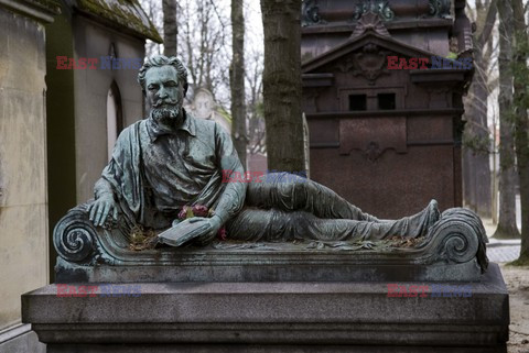 Cmentarz Pere Lachaise w Paryżu - Eyevine